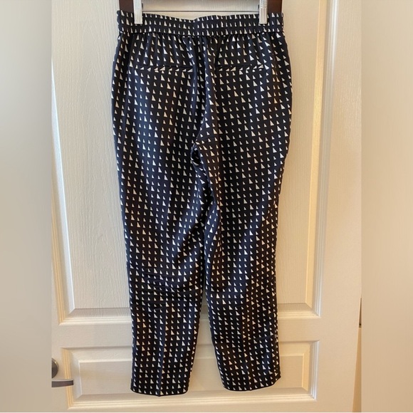 THEORY Silk Triangle Print Pull-On Trouser in Black & White - 2 - Picture 4 of 13